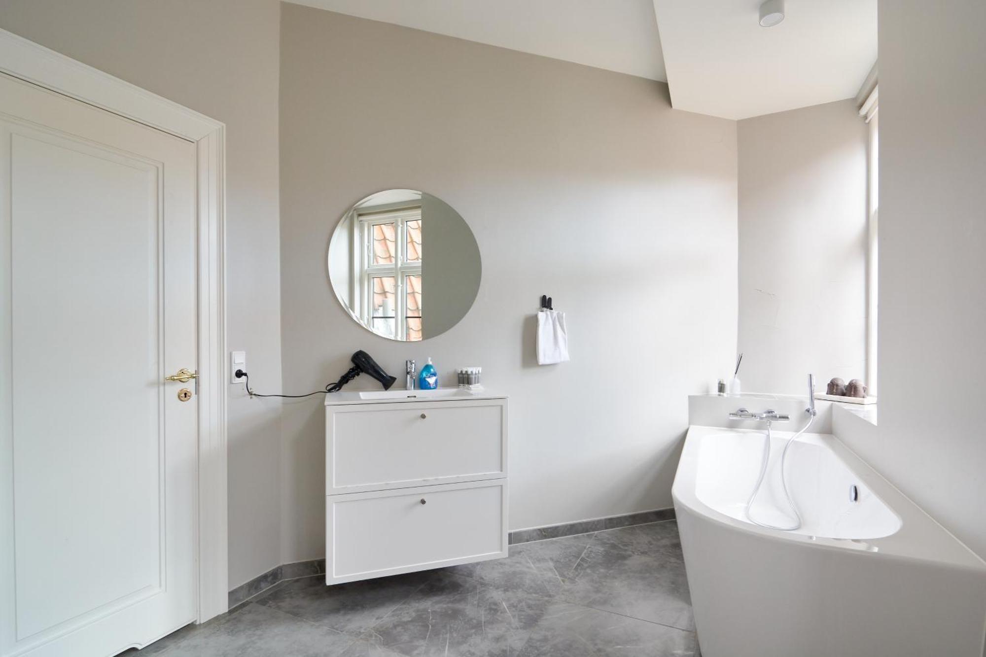 Large 4 Bedroom With Balcony & Bathtub In Cph City Копенхаген Екстериор снимка
